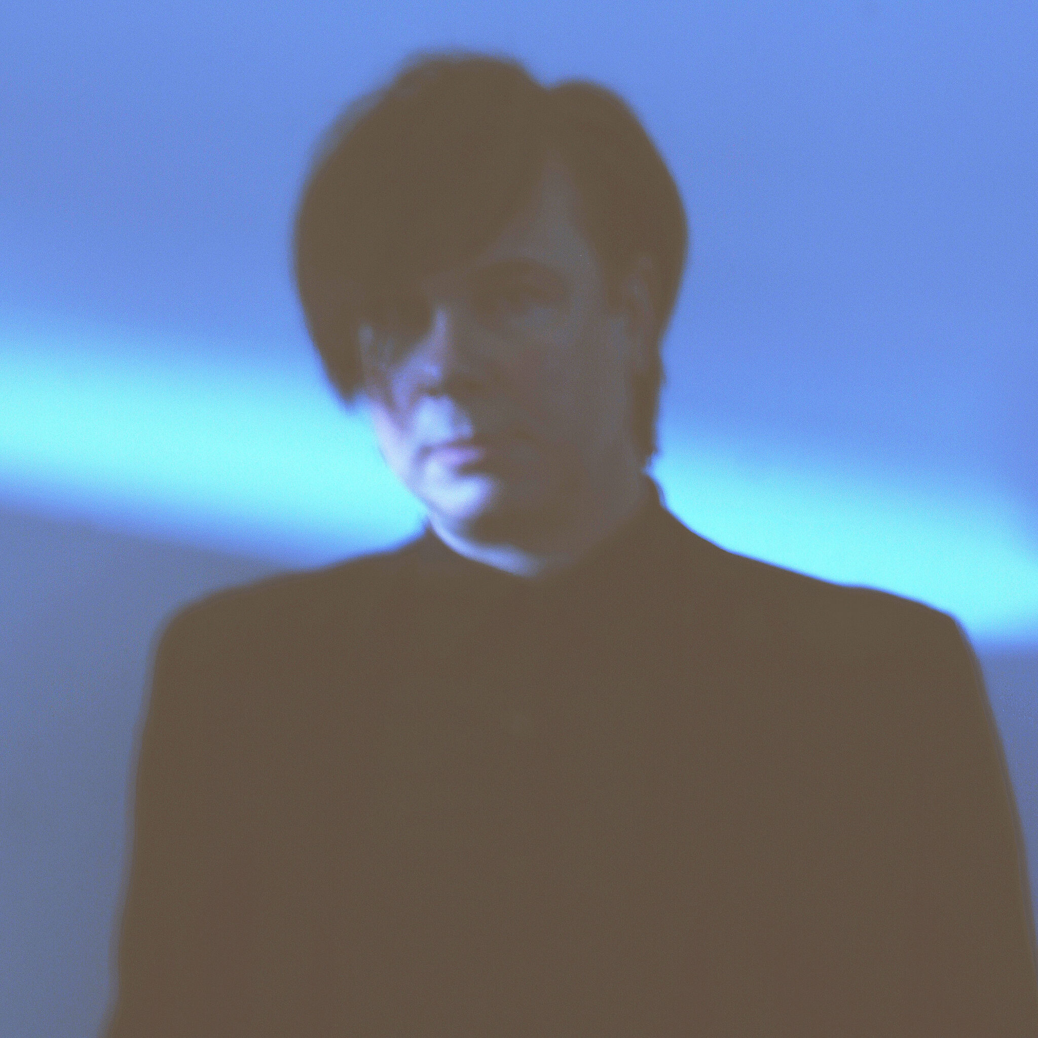 Première : « This Is How It Hurts » – Justin Stokes (du groupe Wilding) nous montre exactement comment dans son nouveau projet solo Modern Ideas.