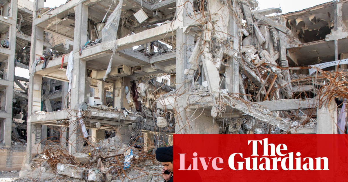 Krise im Nahen Osten live: Trump sagt, er sei „überhaupt nicht“ besorgt über mögliche Kriegsverbrechen, da seine Frist näher rückt | US-israelischer Krieg gegen Iran