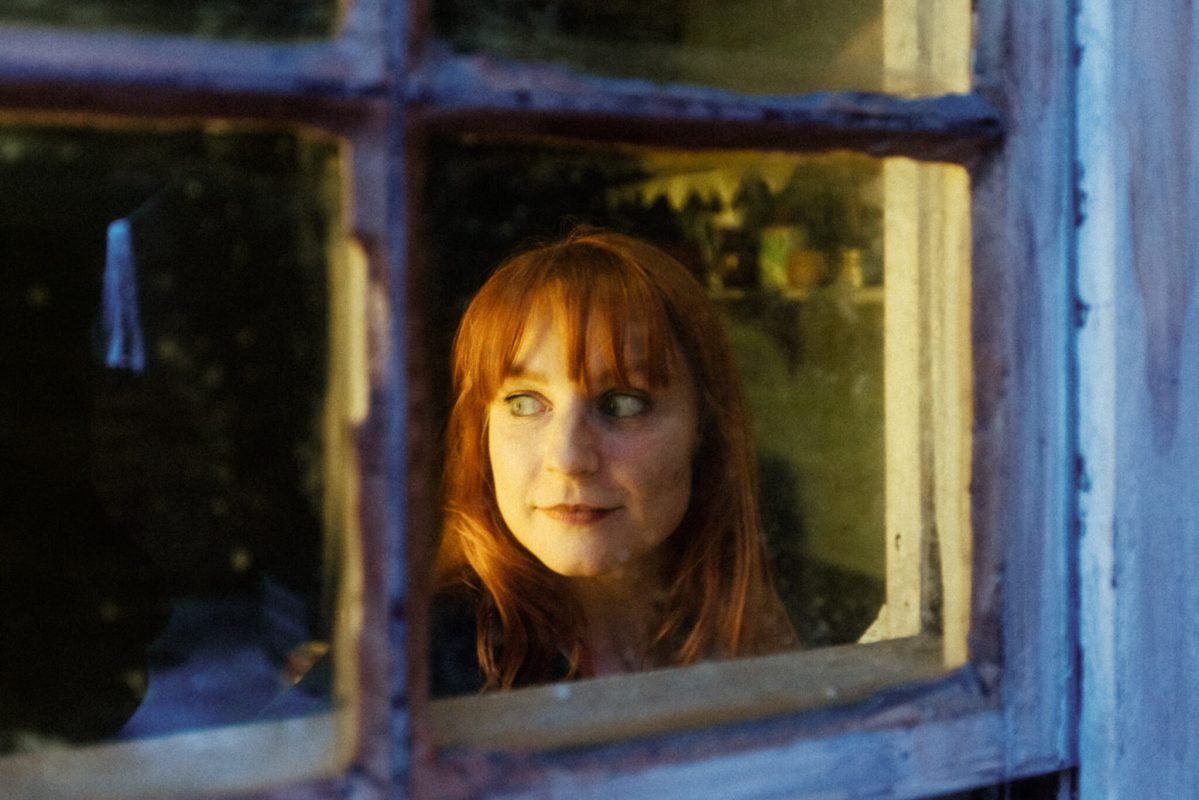 Titre : Plongez-vous dans l’étreinte chaleureuse et mélancolique du premier single « Snow Day » de l’artiste de Naarm/Melbourne Hannah Potter.