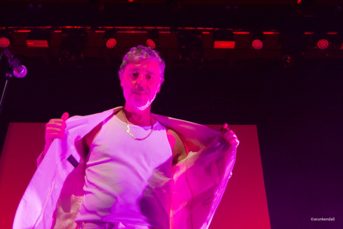 Interview : Ce n'est pas un documentaire, c'est un acte : Baxter Dury sur le népotisme, la performance et l'étrange théâtre de la vie moderne