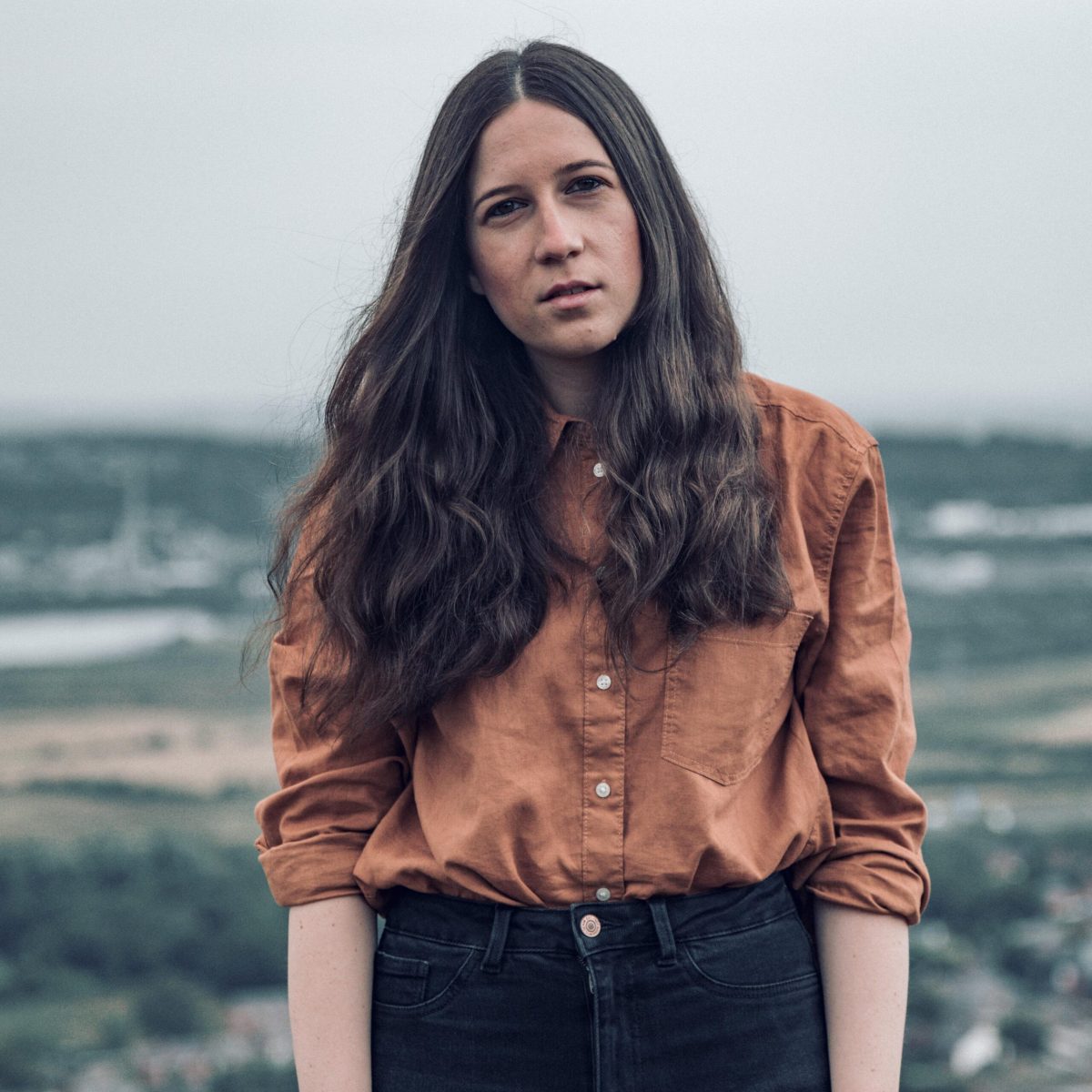 Titre : Jenny Colquitt sort un nouveau single radieux « Peace Man »