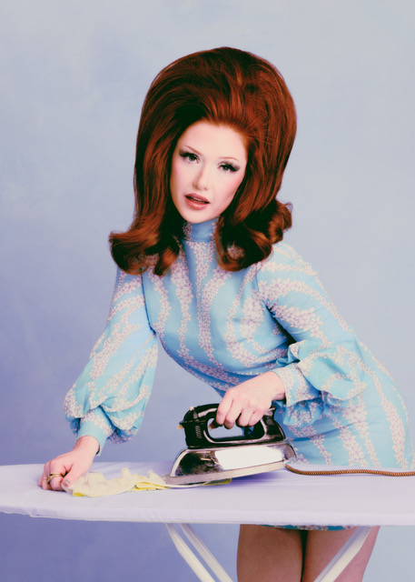 Track: Queenie transforme le chaos des rencontres modernes en une rébellion pop scintillante