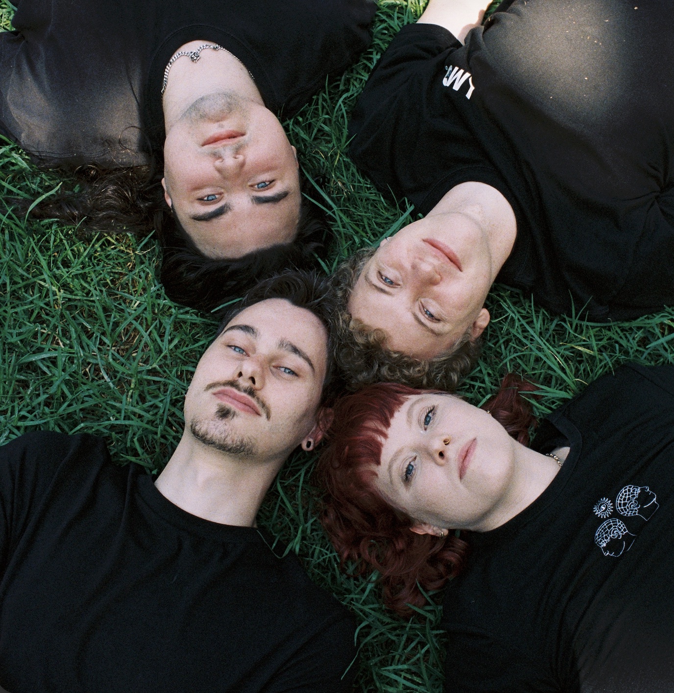 Première : Sarah Jane & The Noise canalisent l'énergie brute du grunge dans une nouvelle vidéo pour Daisies