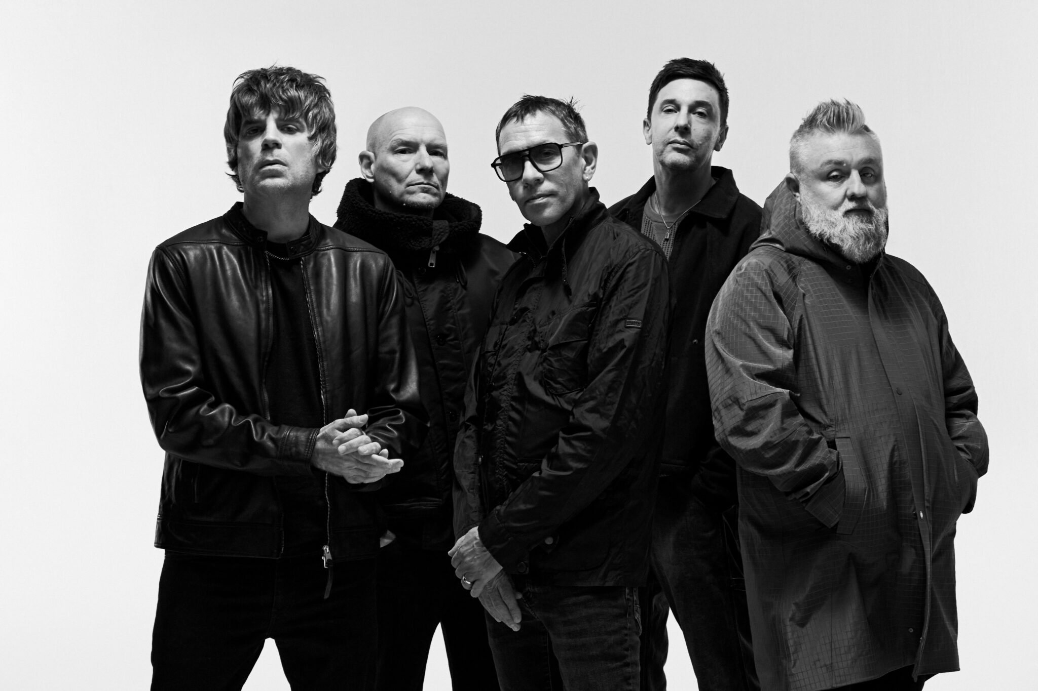 ^ “Shed Seven annonce 'Shedcember X', la 10ème édition de leur légendaire tournée hivernale”.