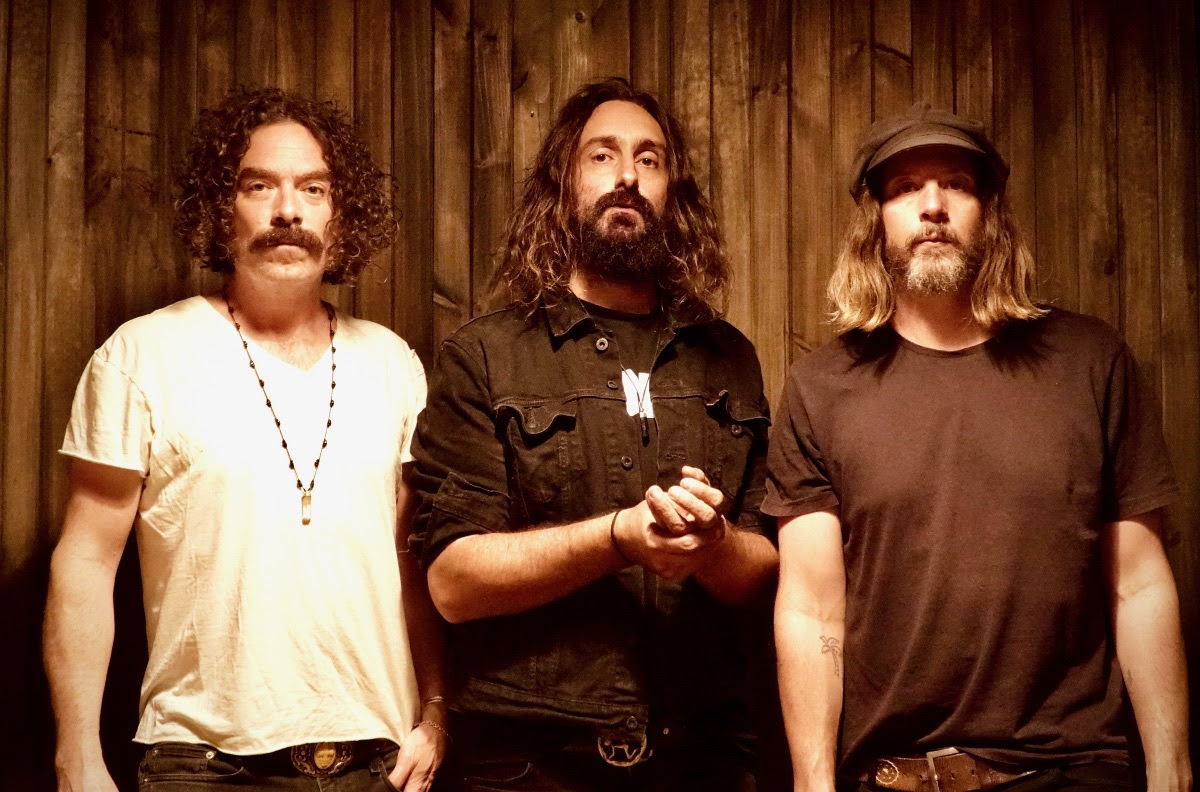 Morceau : Super American Eagle fait du bruit avec « Anxiety Nightie », un nouveau morceau psych-rock heavy.