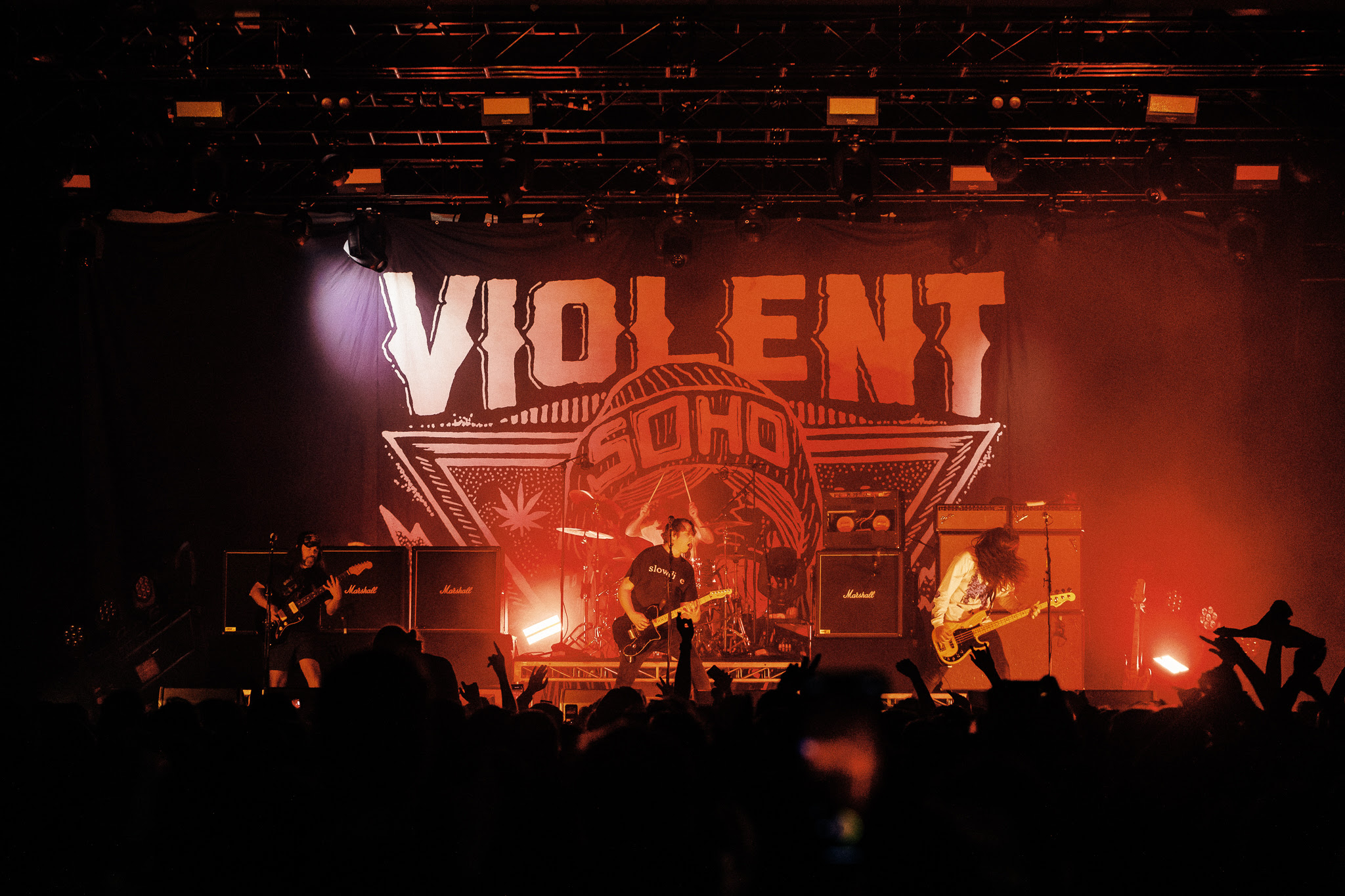 ^ “Violent Soho annonce ses premiers spectacles australiens en quatre ans”