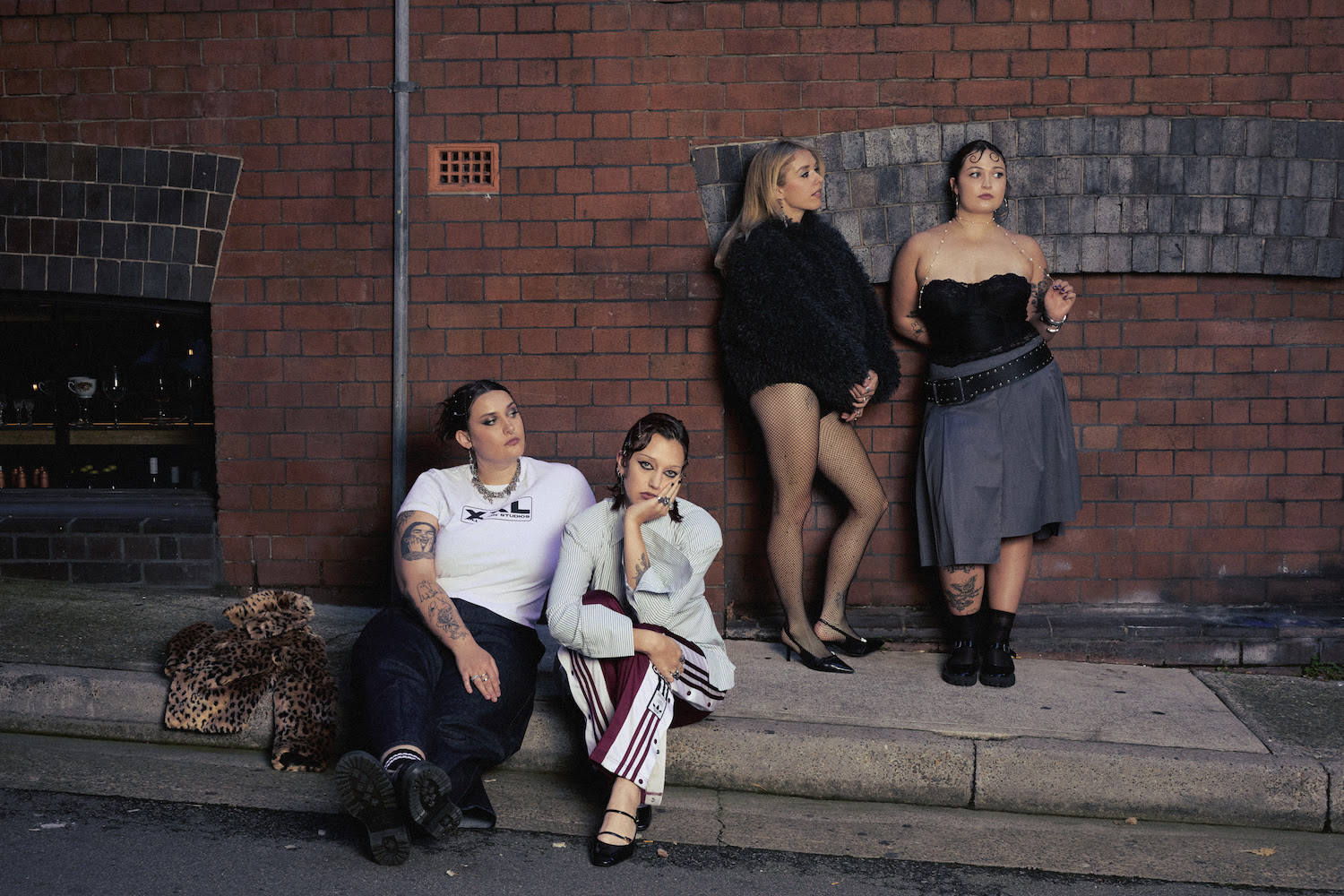 Track : Teen Jesus and the Jean Teasers inaugurent une nouvelle ère avec tATu Rework et GLORY deluxe