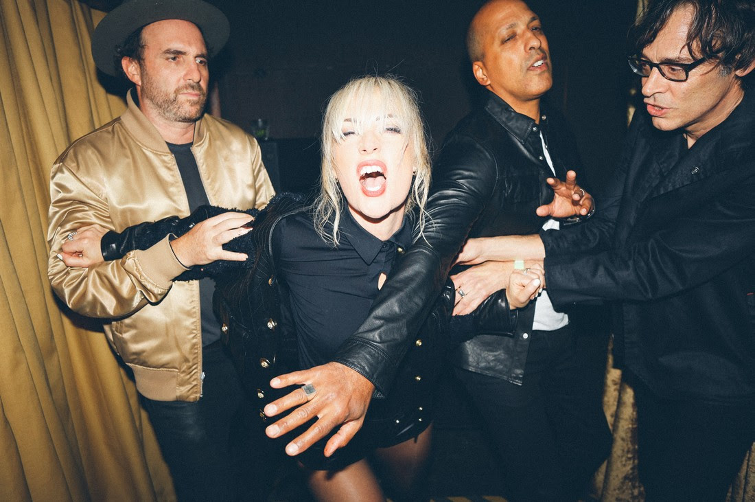 Piste : Retour de Metric avec le nouveau single provocant « Crush Forever ».