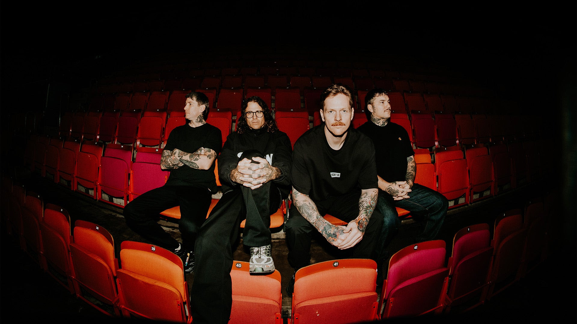 ^ “The Amity Affliction annonce un titre sur le parvis de l'Opéra”