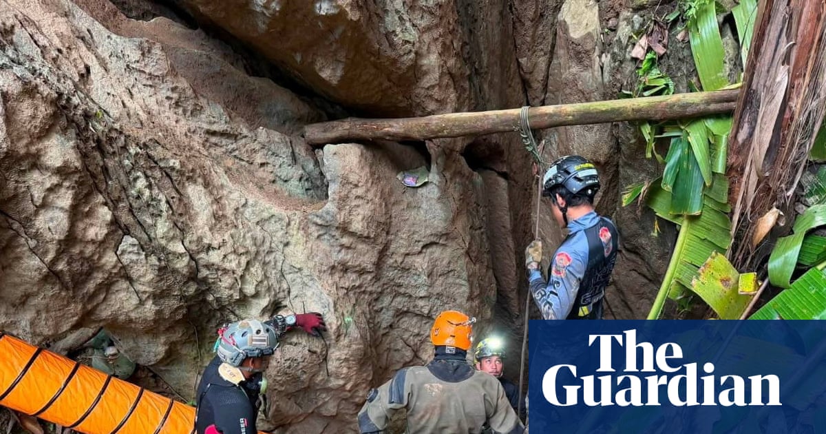Cinq personnes ont été retrouvées piégées dans une grotte inondée au Laos. Comment les plongeurs vont-ils les sortir ? | Laos