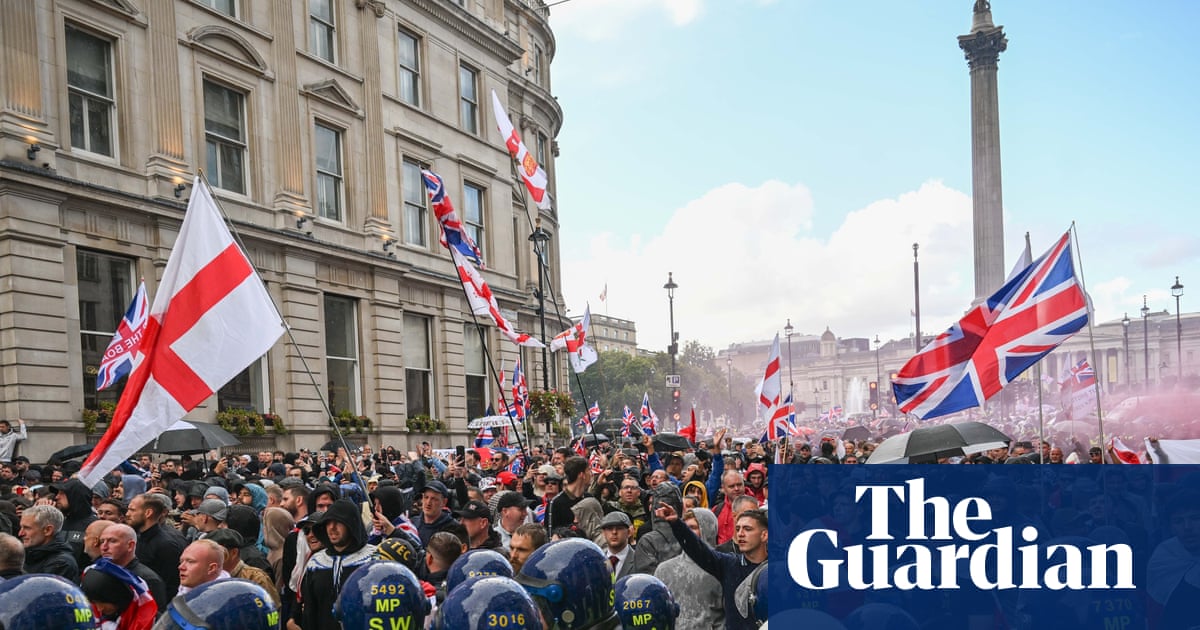 Rencontre avec la police se préparant à des manifestations d'extrême droite et pro-palestiniennes à grande échelle à Londres | Tommy Robinson