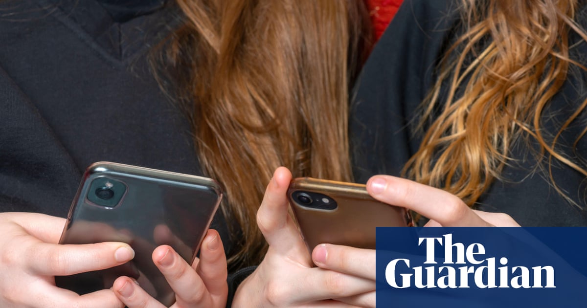 « Un tsunami de préjudice » : points de vue sur la sécurité en ligne des moins de 16 ans au Royaume-Uni | Interdiction des réseaux sociaux