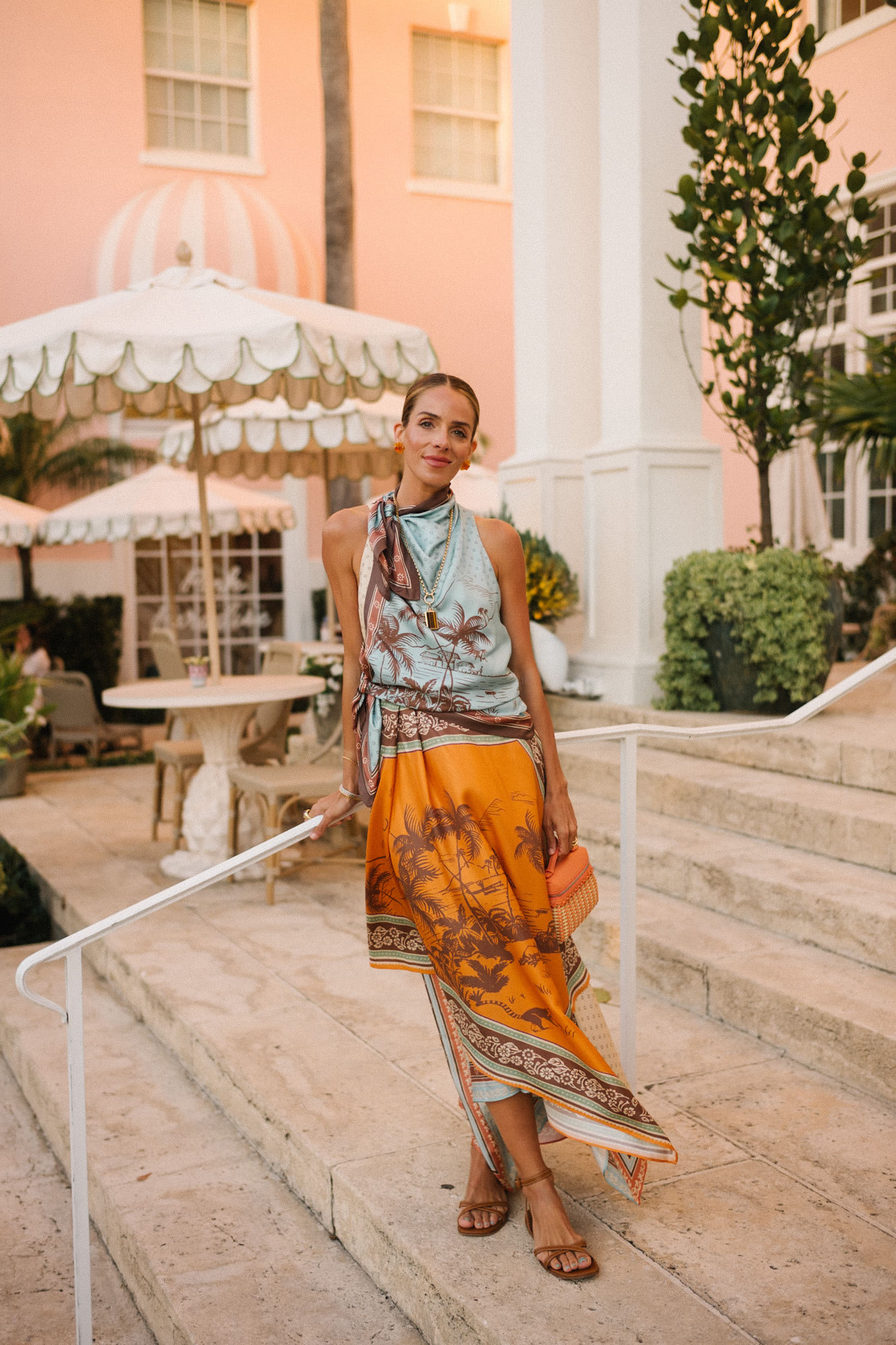 Tout sur le style châle : robes, hauts et plus encore