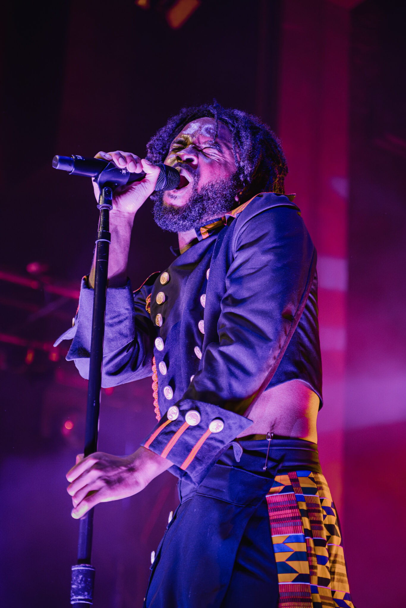 Revue en direct et galerie : Genesis Owusu présente la tournée Pirate Radio de Red Star Wu après la sortie au théâtre Enmore – 18/05/26, Gadigal Land/Sydney