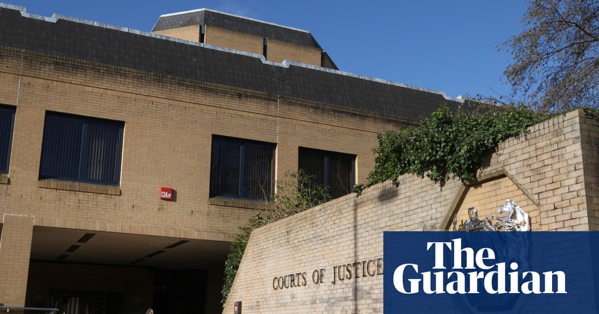 La décision d'un juge britannique de ne pas emprisonner les garçons pour viol a été pour moi comme une « pierre au visage », déclare la victime, 16 | Hampshire
