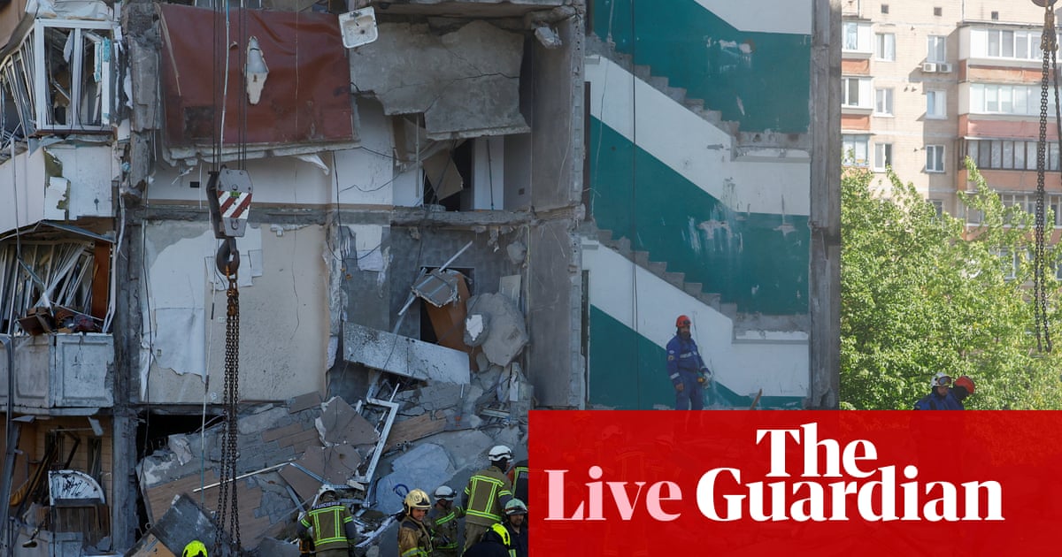 Un mort et 40 blessés dans les violentes attaques russes en cours contre l’Ukraine – L’Europe en direct | Europe