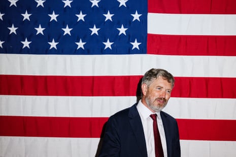 Thomas Massie s'adresse à ses partisans après son discours de concession à Hébron, Kentucky.