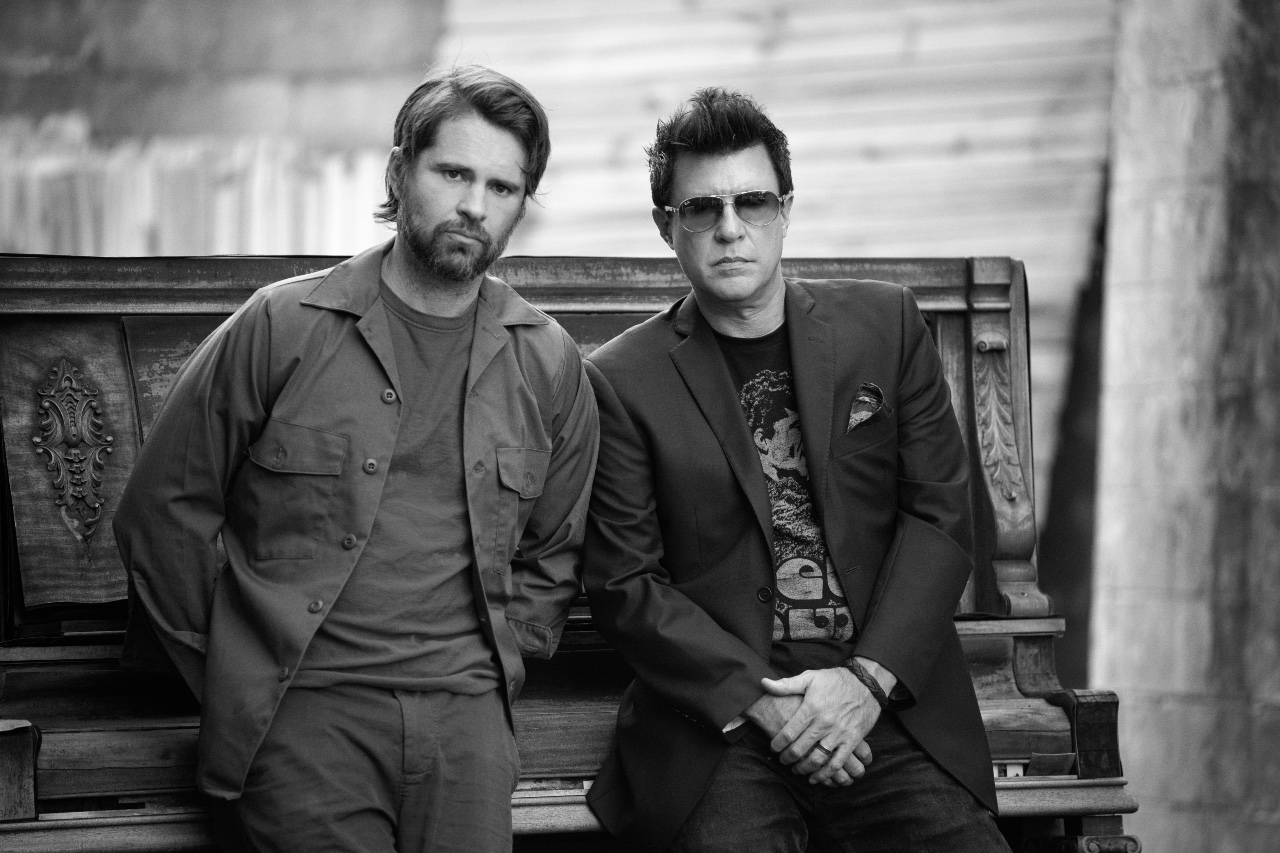 ^ “Bonneville revient avec un nouveau single “Peut-être que je suis parti”.