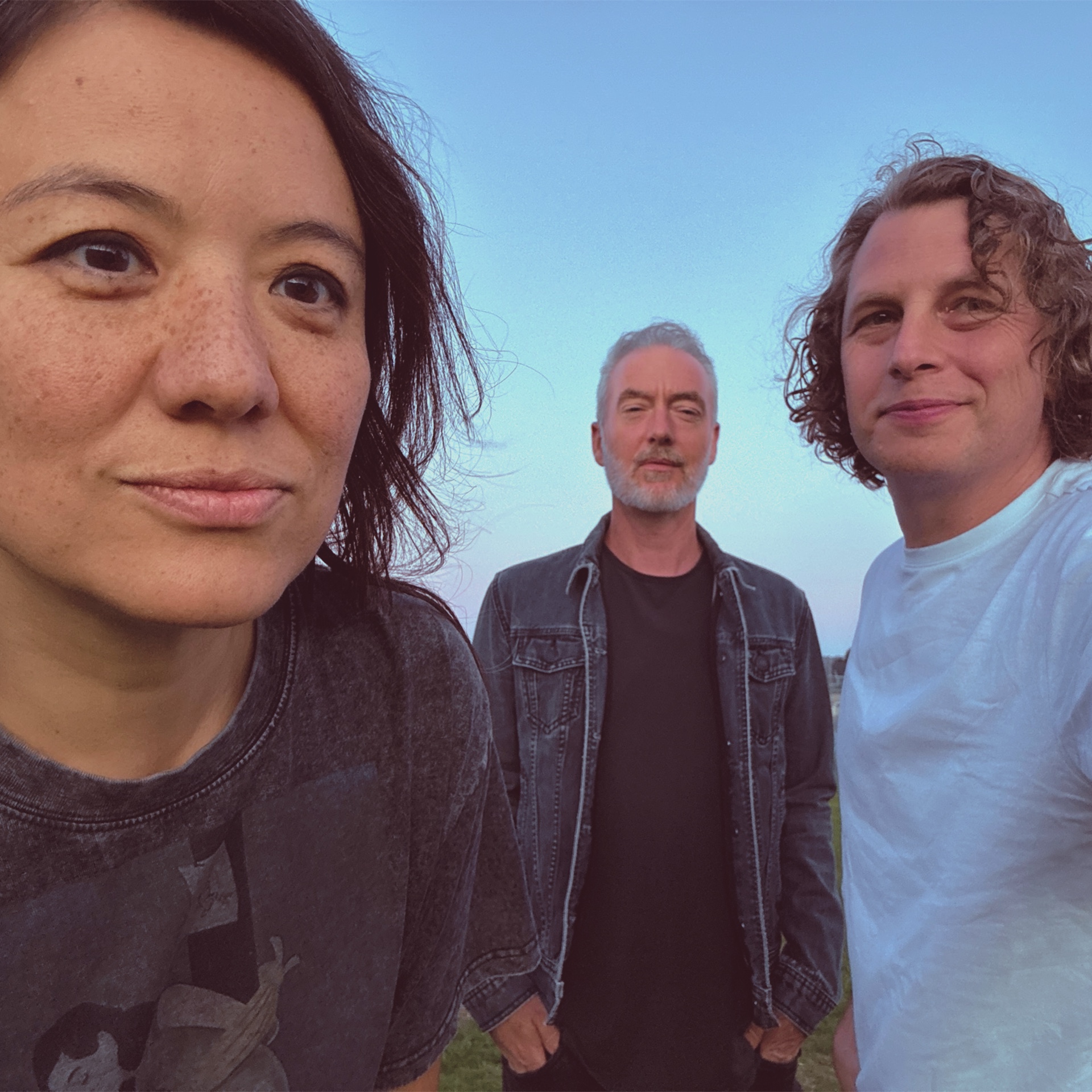Track : Présentation de Louderstar du sud du monde avec leur premier single éthéré « Flickering Lights ».