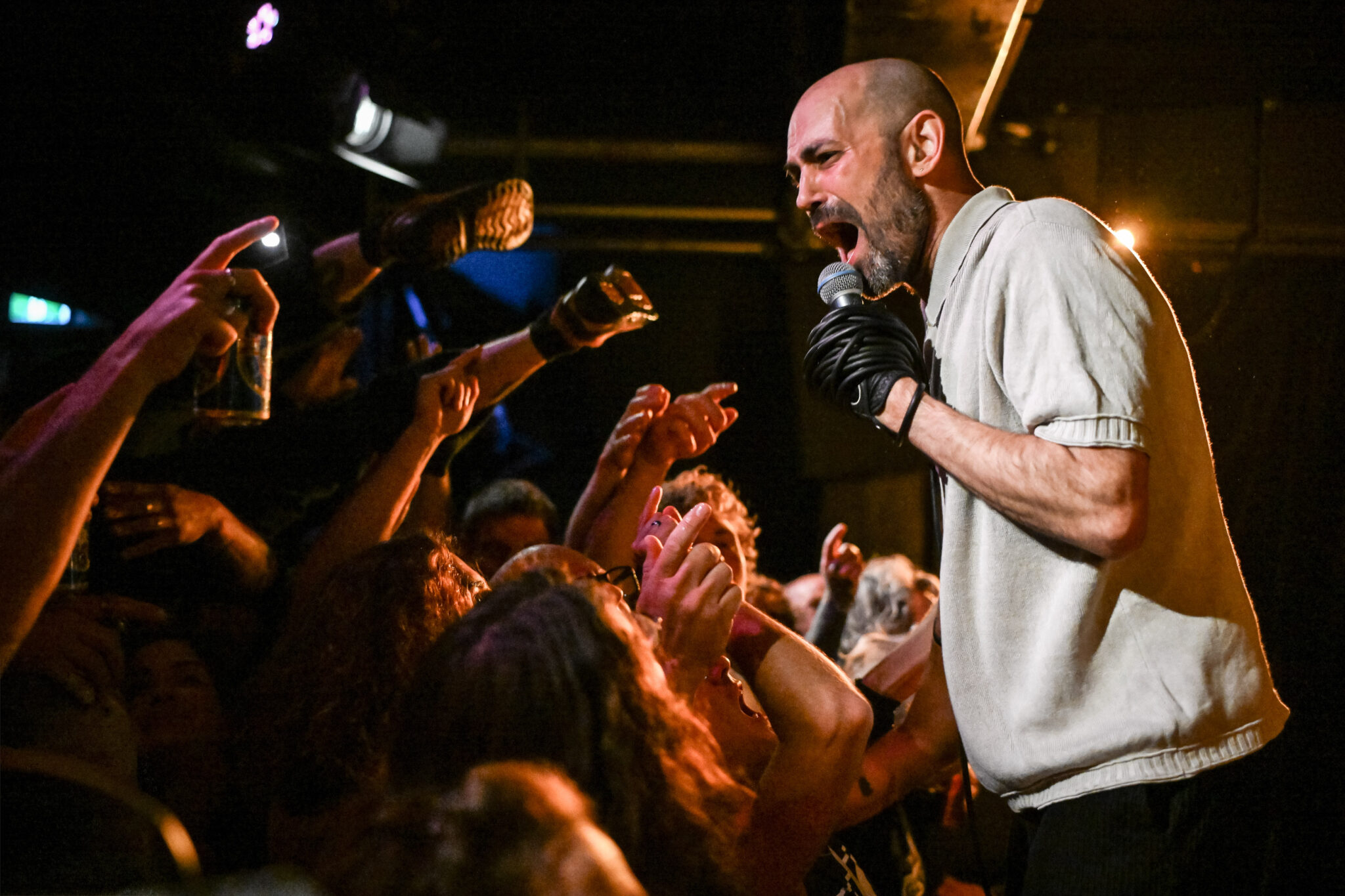 ^ “Eddy Current Suppression Ring sort un nouvel album, à la lumière des événements récents”