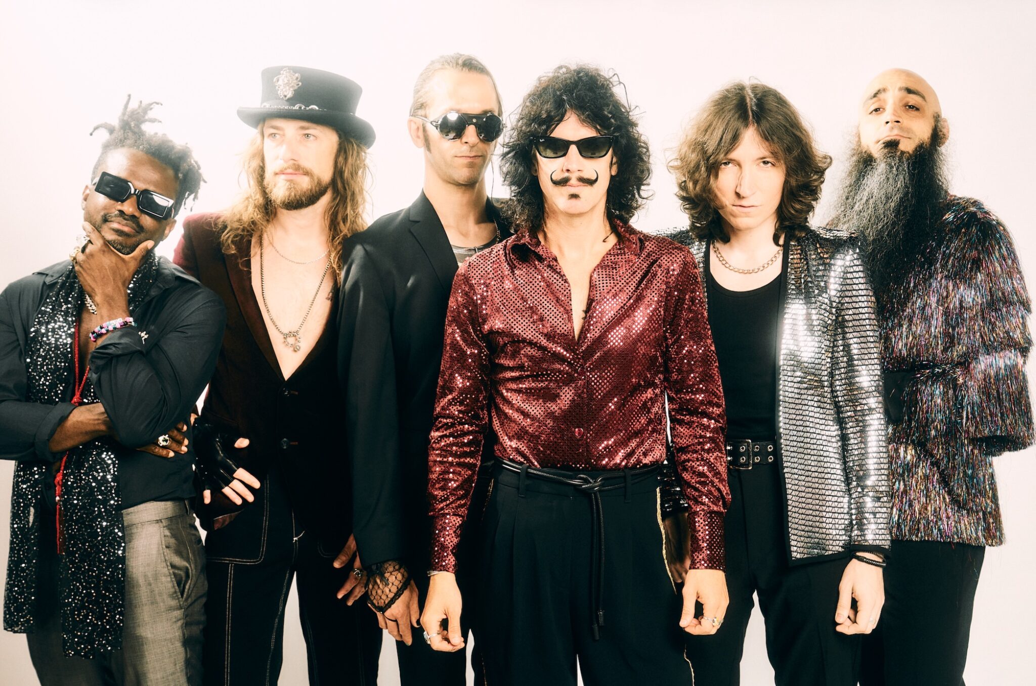 “Foxy Shazam apporte son live délicieusement chaotique en Australie”