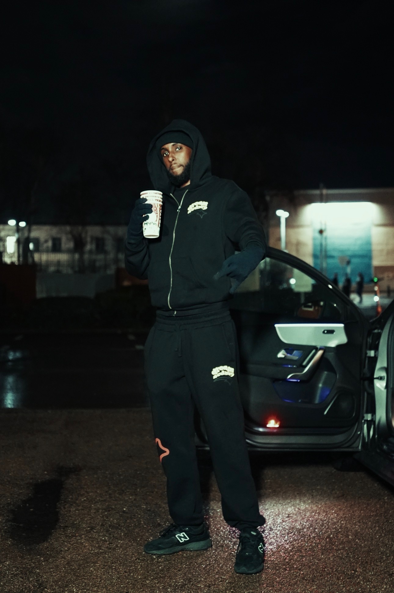 ^ “1ayjay inaugure un nouveau chapitre flou pour le wave rap britannique avec” Double Cup “.