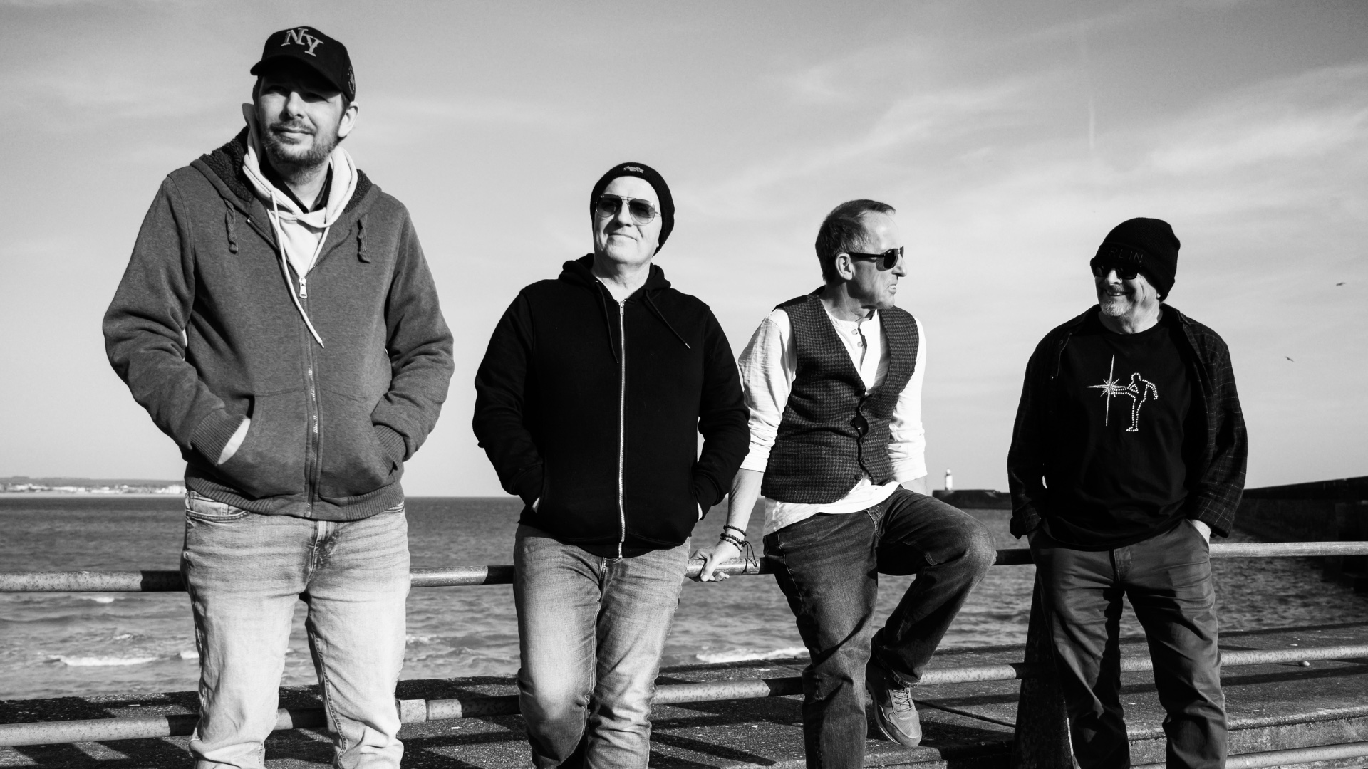 ^ “Le National Game revient avec le nouvel album” Still Life “”.