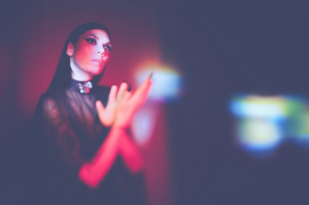 Titre : AA Williams dévoile un nouveau single envoûtant « Poison »
