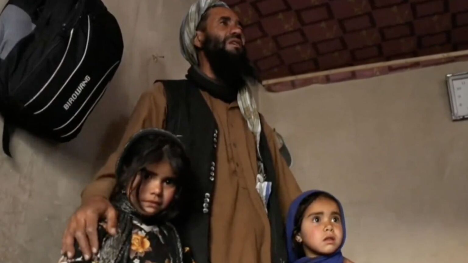 Pourquoi la BBC a-t-elle minimisé l’horreur des hommes afghans qui vendent leurs filles ?