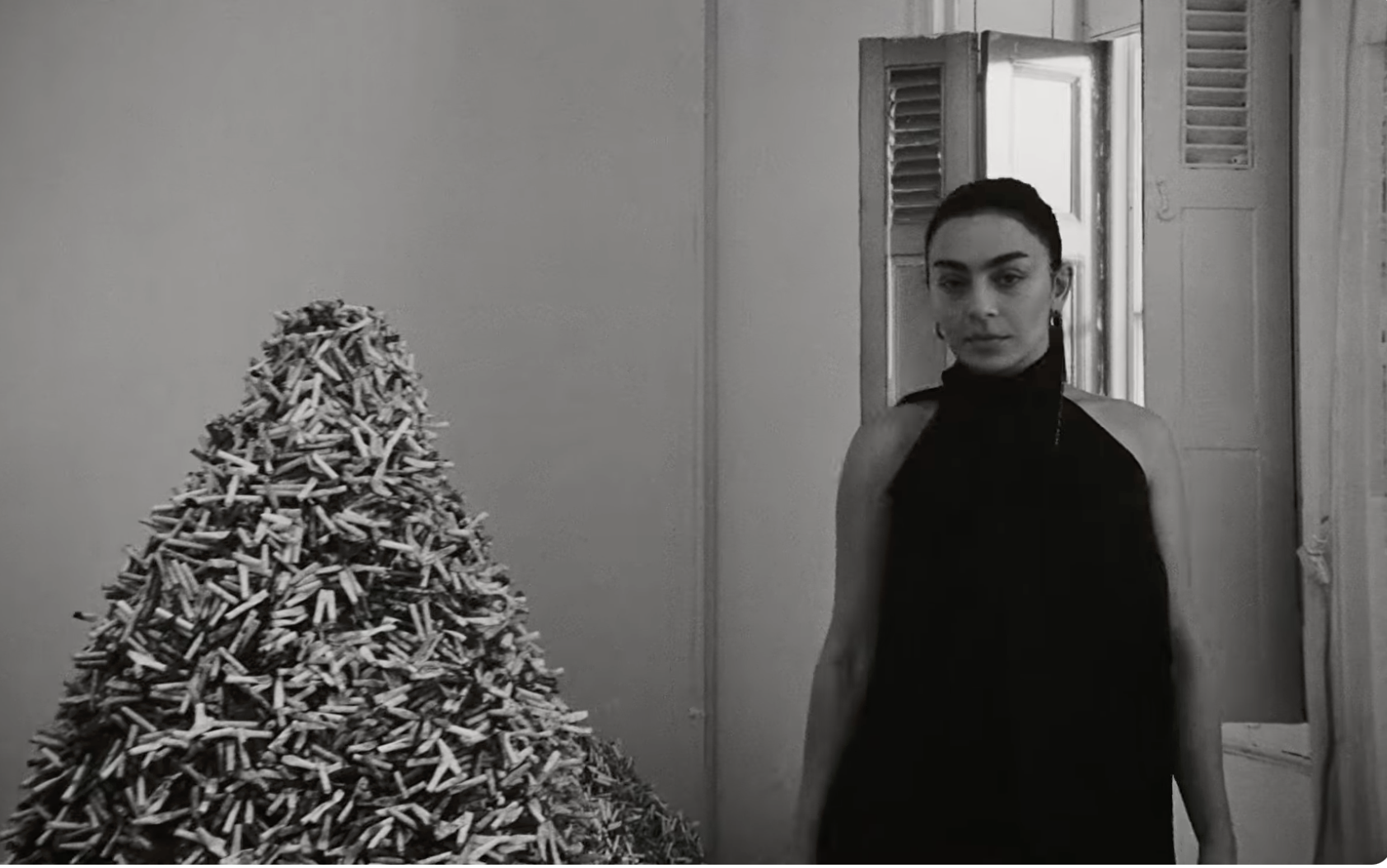“Charli XCX échange Brat Mayhem contre des guitares sur un nouveau single rock”