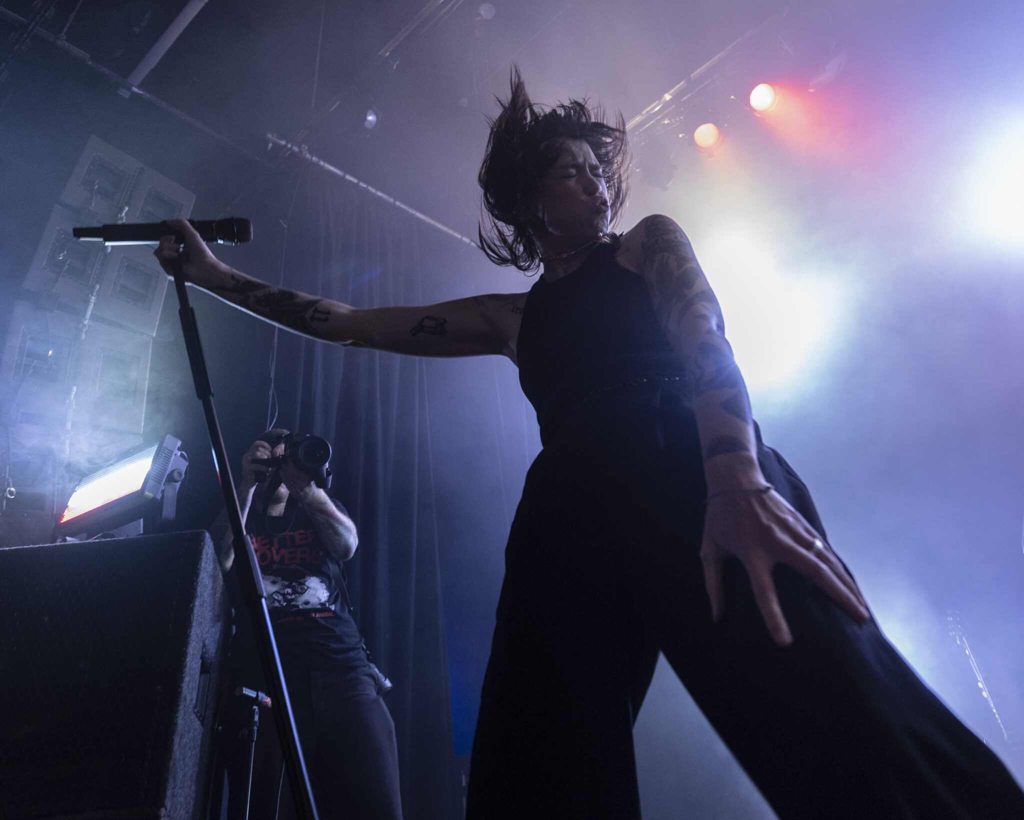 Galerie en direct : Hot Milk fournit une catharsis imbibée de sueur dans le Sydney Metro Theatre bondé, le 21 mai 2026