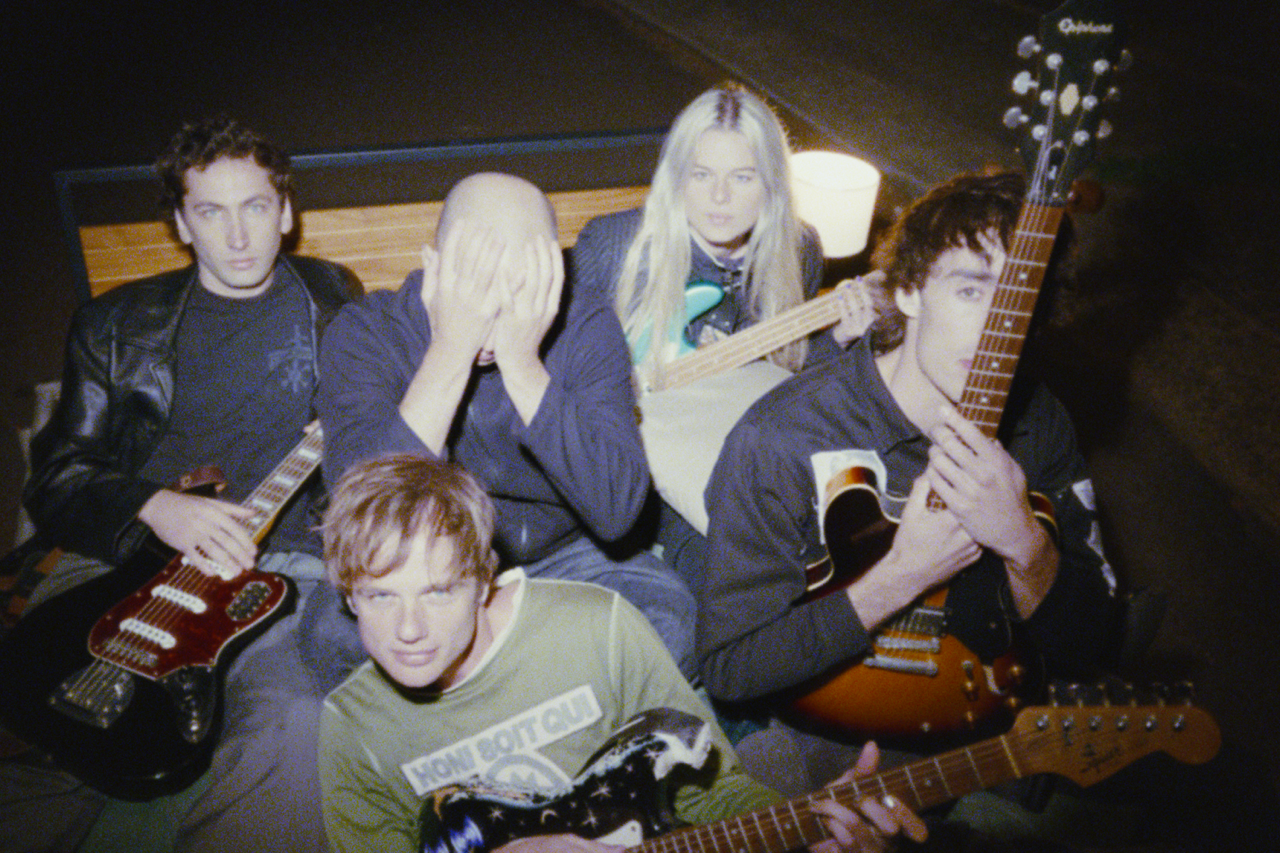 Titre : Trop tard pour aller dehors continue l'ascension de Kate Moth dans l'Indie Underground de Sydney