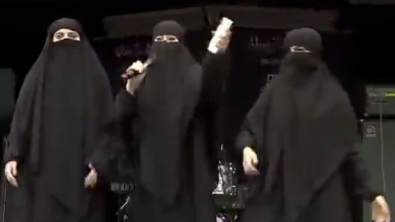Se moquer de la burqa devrait-il être un crime ?