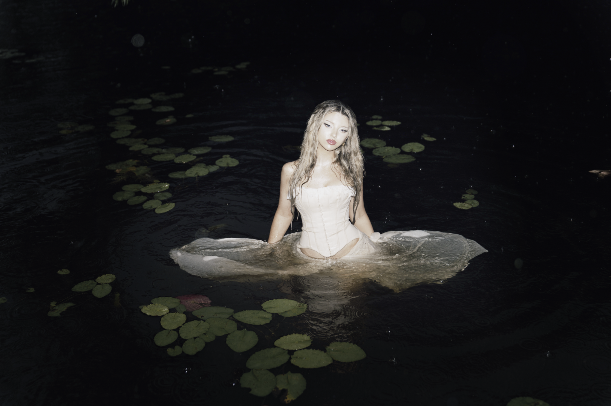 Titre : Larissa Lambert explore le traumatisme générationnel dans « Blood on the Strings »