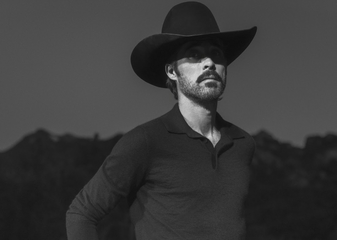 ^ “Ryan Bingham revient avec un nouvel album” They Call Us The Lucky Ones “”.