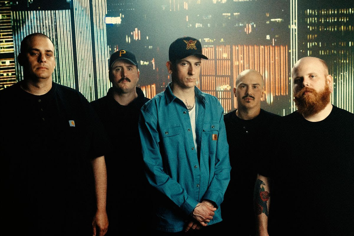 Titre : 156/Silence annoncent un nouvel album « From A Distance » avec le superbe single « No Arms ».