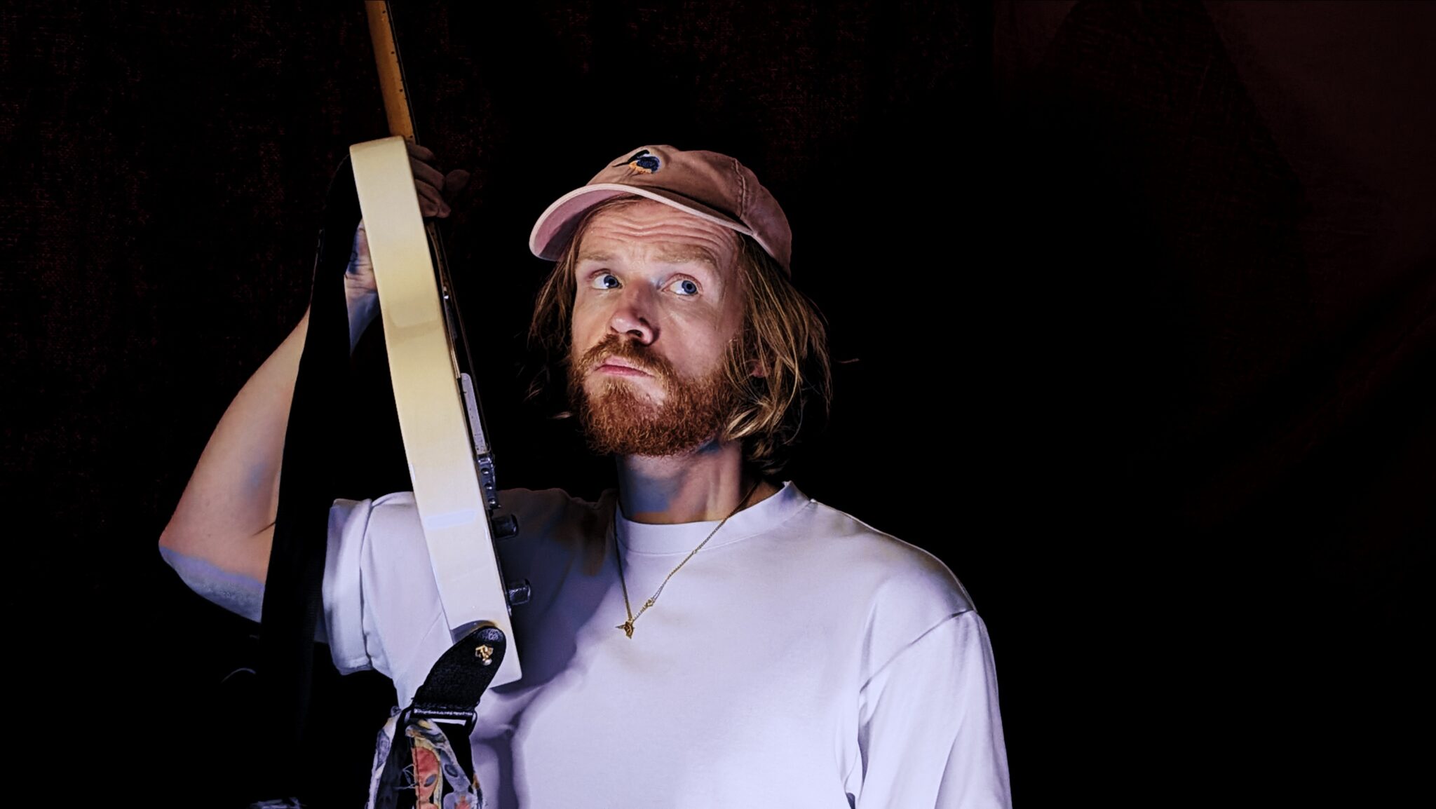 ^ “Late Stay Ultra Girls revient avec le nouveau single” Chasing Rats, Polly””.