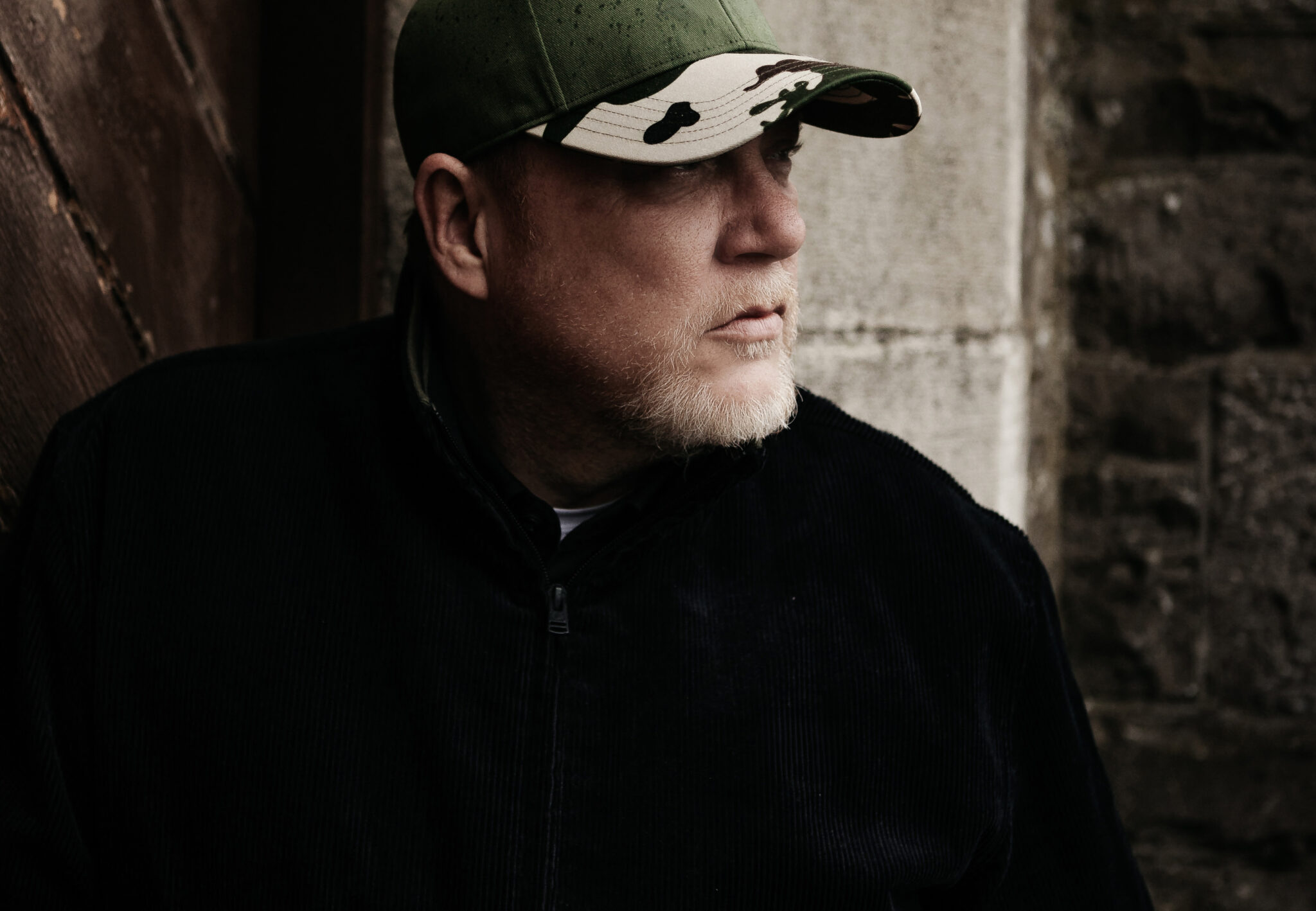 ^ “Damien Cain revient avec un nouveau single émouvant “Caleb (JD Radio Edit)”.