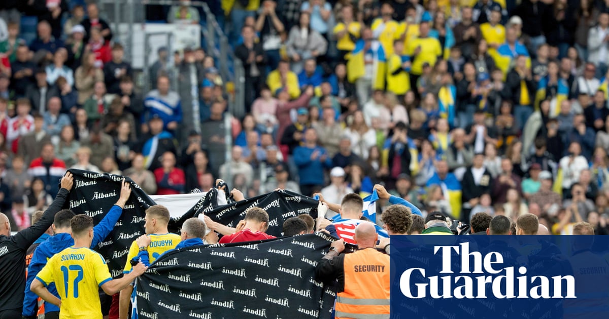 Le milieu de terrain danois Christian Eriksen s'effondre sur le terrain lors d'un match international | Christian Eriksen