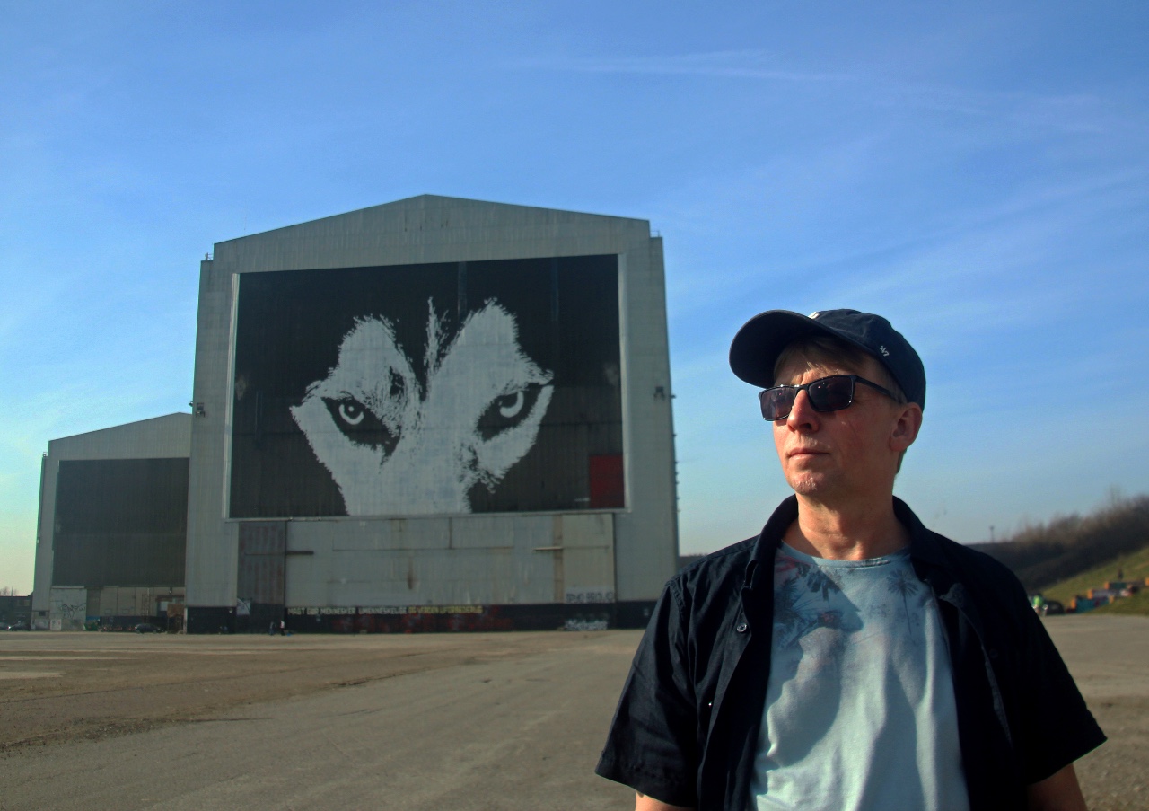 ^ “Le producteur danois FAVNA revient avec le single house progressif de rêve “Not A Dream””.