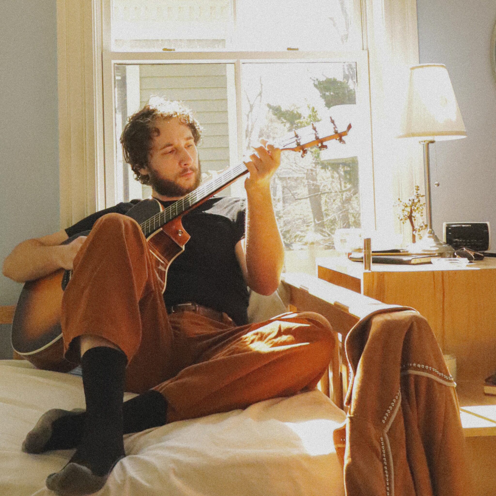 ^ “Peter DiMaggio revient avec un nouvel album impressionnant” Chasing a Trace”.