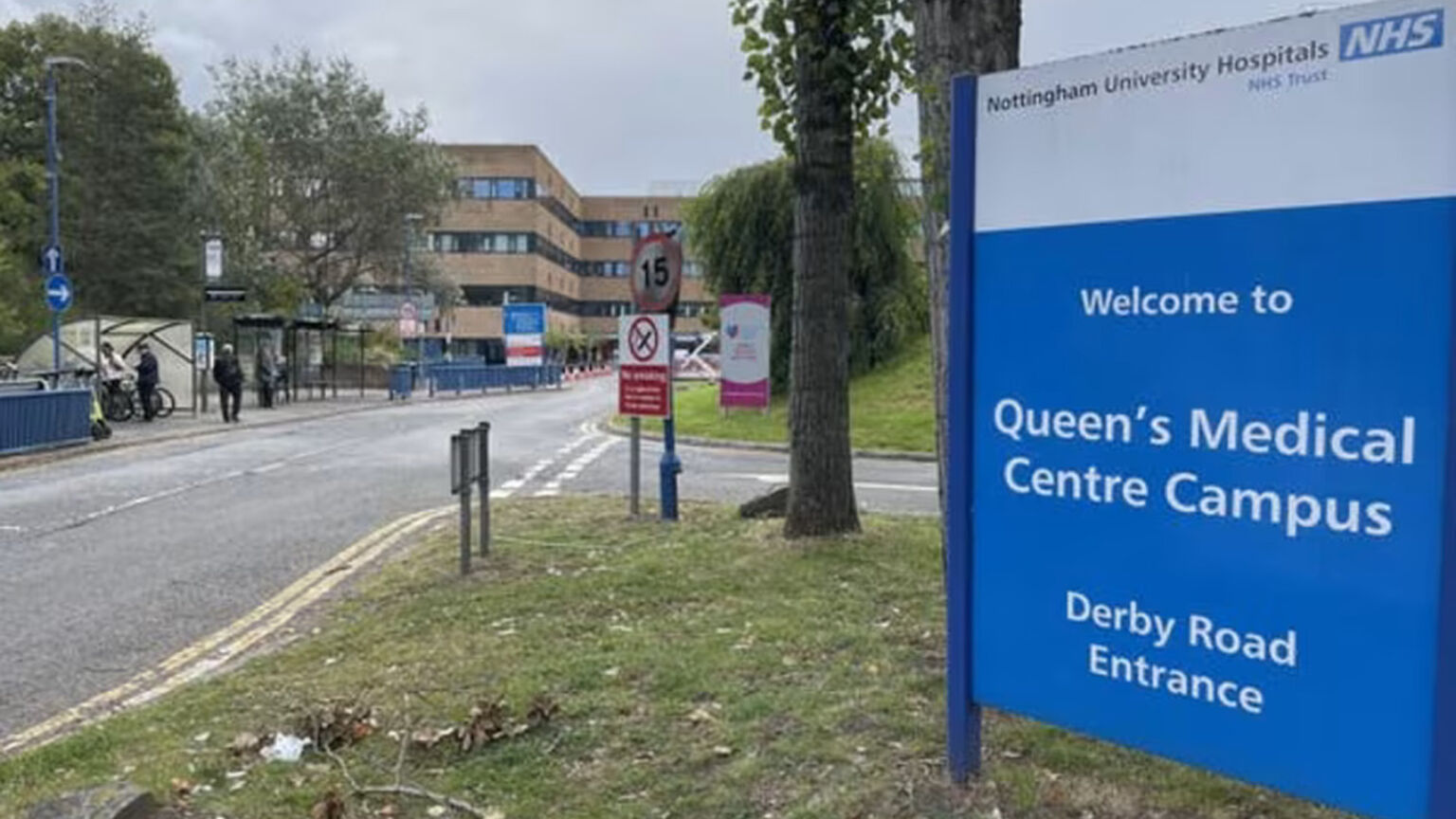Le NHS laisse systématiquement tomber les mères et les bébés