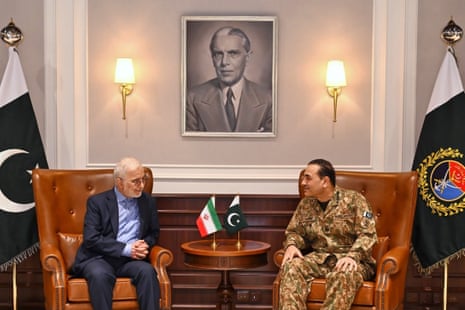 Le ministre iranien de l'Intérieur, Eskandar Momeni, rencontre des responsables au Pakistan
