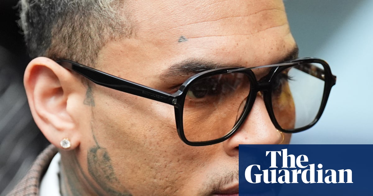 La star du R&B Chris Brown condamnée à payer 13 millions de dollars à la femme de ménage qui a été maltraitée par son chien | Chris Brun