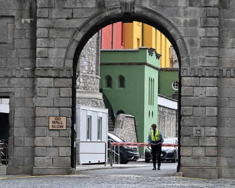 Sécurité à l'entrée du château de Dublin à Dublin, Irlande.