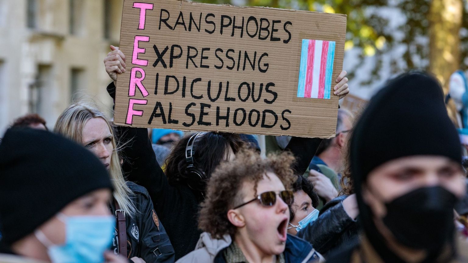 Il est temps de parler de violence de gauche