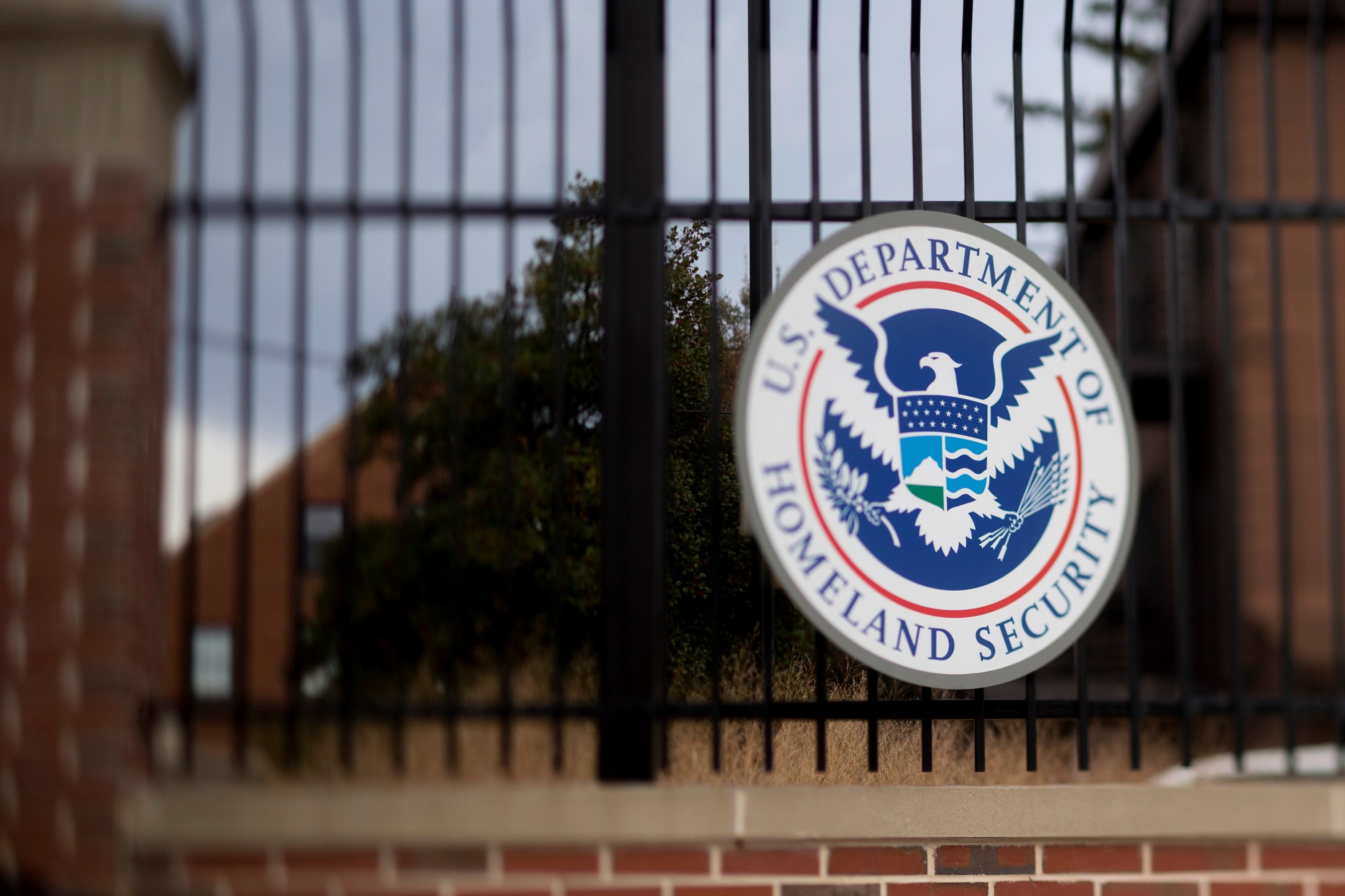 Le DHS prévoit une « guerre totale » contre les escrocs et la fraude en matière d’immigration – ProPublica