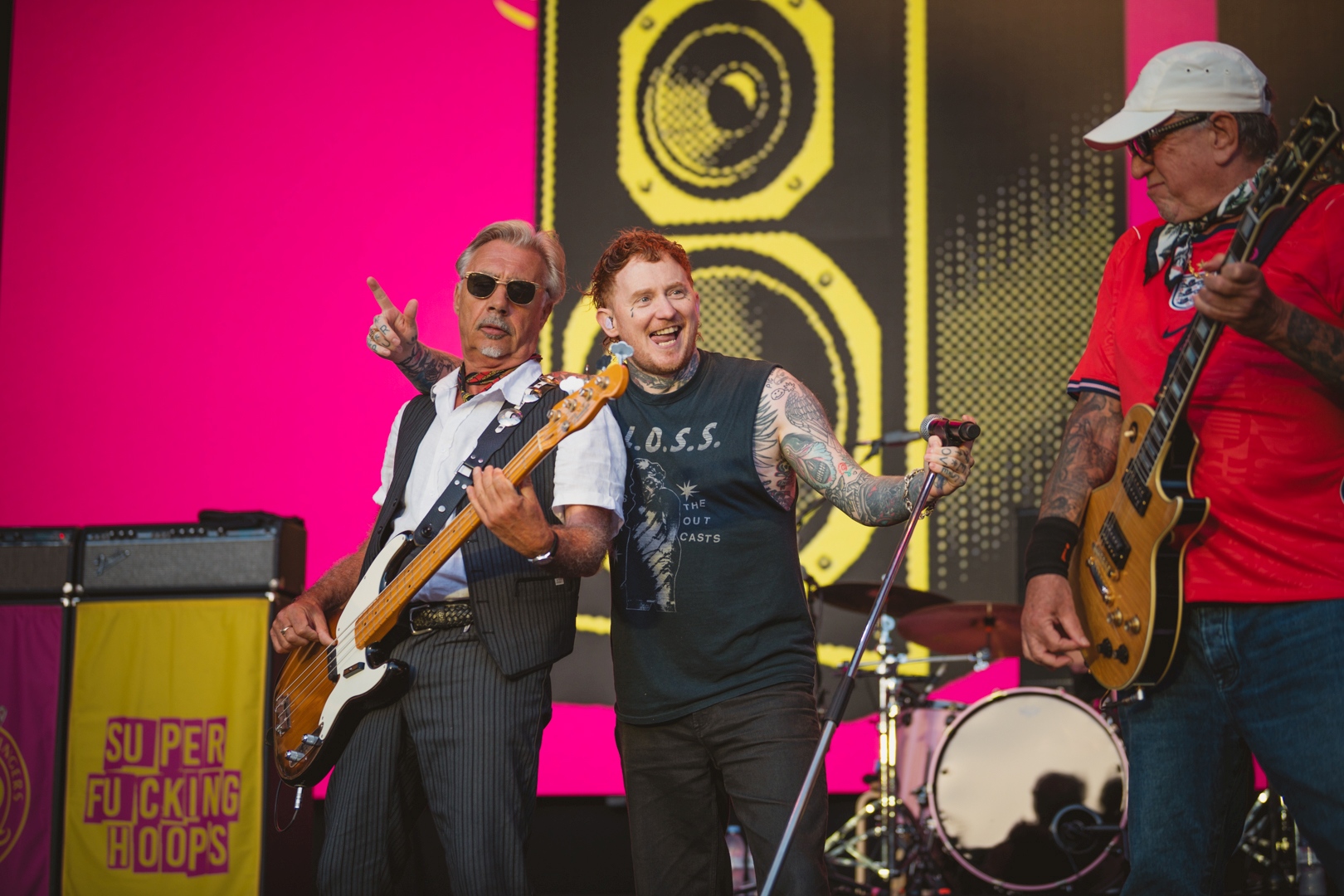 Revue en direct : Sex Pistols / The Undertones / Panic Shack – The Piece Hall, Halifax 11 juillet 2024