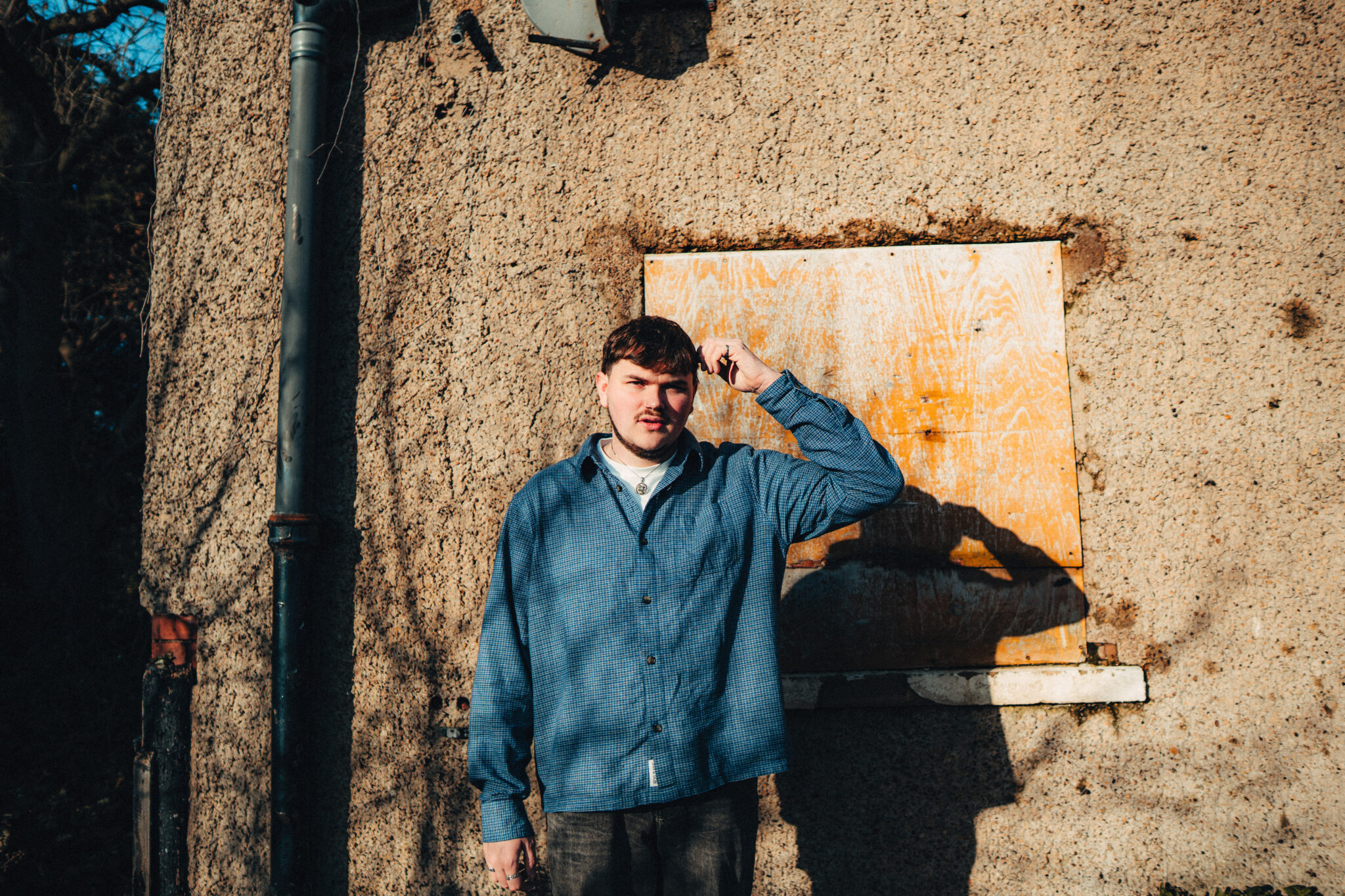 ^ “Oliver Pinder revient avec le nouveau single de Cathartic” Monster “”.