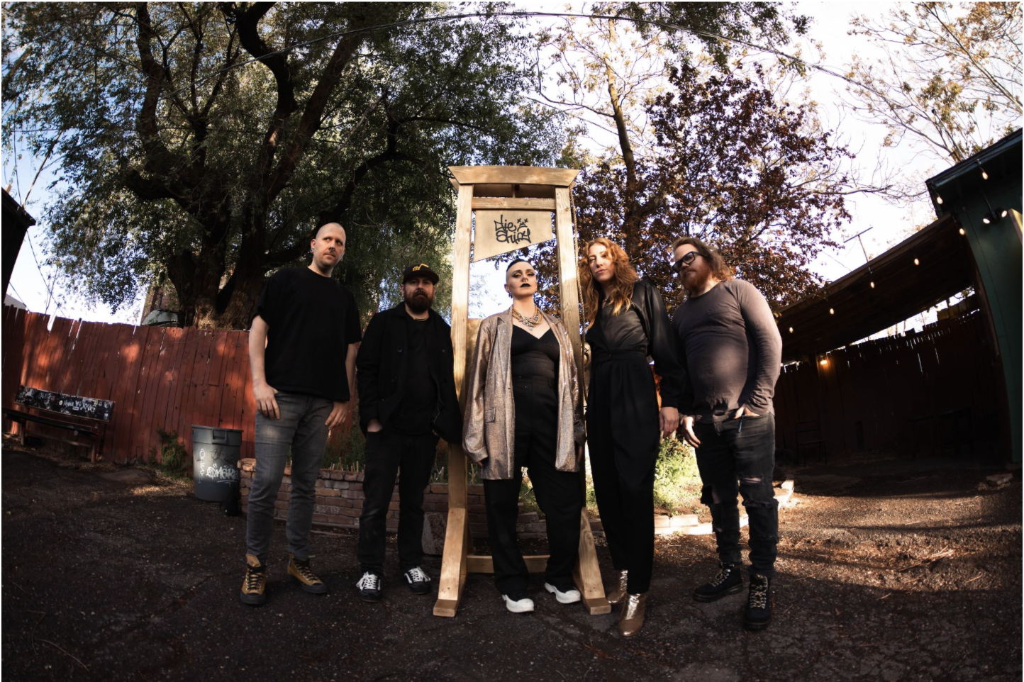 News : The Shiny partagent le nouveau single « Gold Star, Good Citizen »